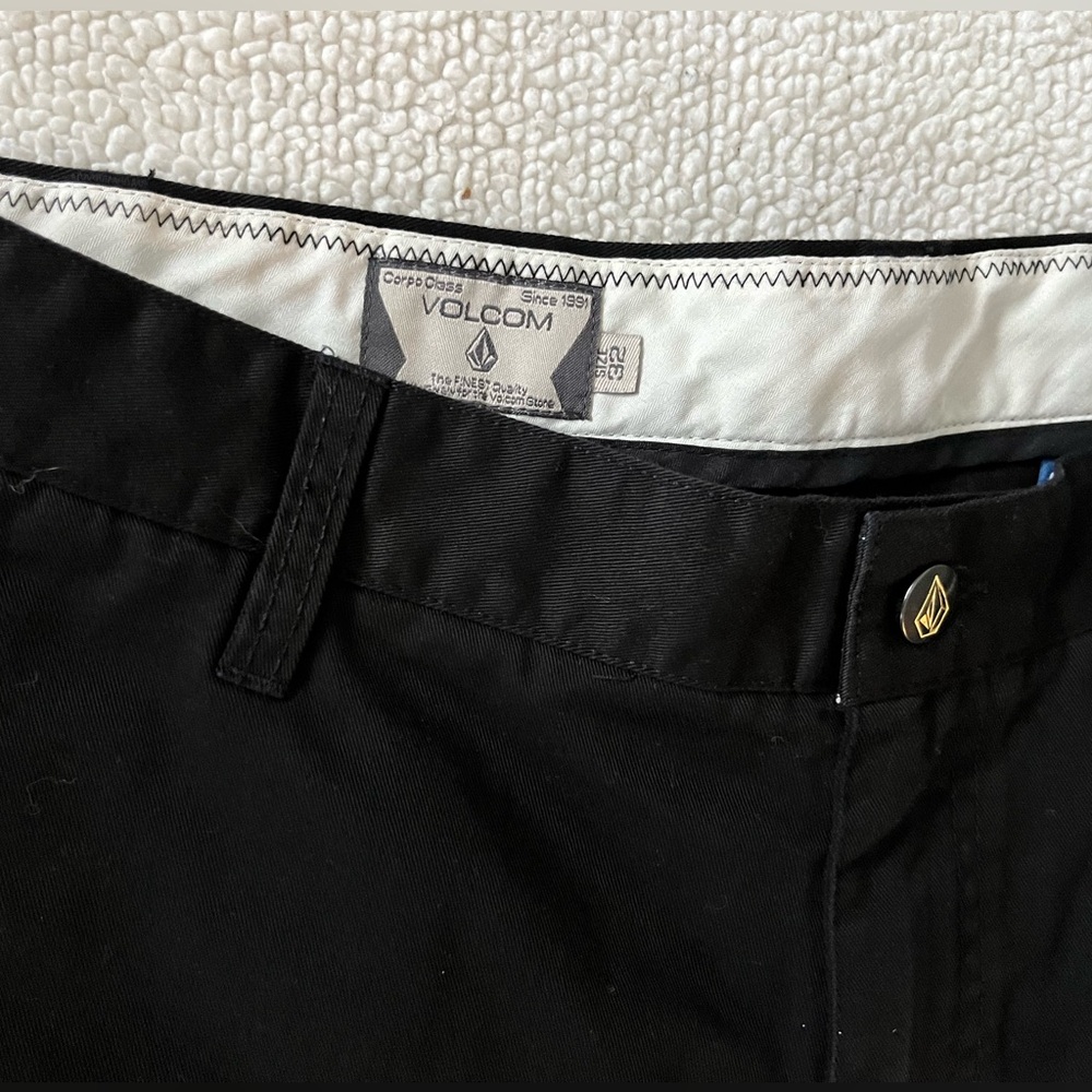 Volcom Men's Black Shorts, Size 32 - Picture 3 of 8